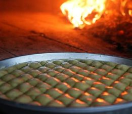 Bayram öncesi baklava mesaisi