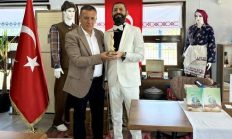 Akif Manaf’a Büyük Mübadele Derneği’nden “Evrensel Kardeşlik ve Barış Ödülü”