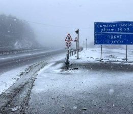 Çamlıbel’e kış geri döndü: Geçitler karla kaplandı