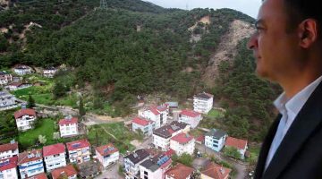 Tokat’ta toprak kayması nedeniyle 13 dairenin tahliye edildiği bölge dron ile görüntülendi
