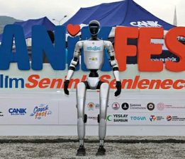 Türkiye’nin nüfusa kaydedilen ilk robotu şimdi de işe başladı