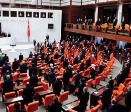 Doğum izni ve sosyal medyaya 15 yaş düzenlemesi TBMM’de kabul edildi