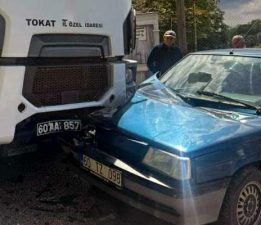 Tokat’ta çöp kamyonu ile otomobil çarpıştı: 2 yaralı