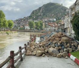 Yeşilırmak kenarında taşkın önlemleri yoğunlaştırıldı