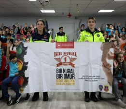 Tokat Belediyesi’nden yenilenen ‘Trafik Eğitim Parkı’nda miniklere uygulamalı trafik eğitimi