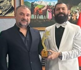 Akif Manaf’a “Demokrasi ve Barış Ödülü” verildi