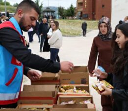 Tokat Belediyesi YKS maratonunda gençleri ve ailelerini yalnız bırakmadı