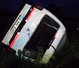 Tokat’ta minibüs takla attı: 1 yaralı