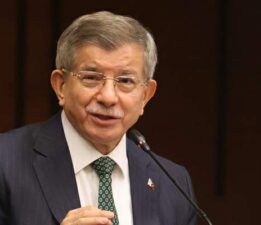 Ahmet Davutoğlu, Gelecek Partisi’nin siyasi faaliyetlerini sonlandırma kararı aldıklarını duyurdu