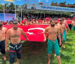 Niksar’da “8. Geleneksel Ahi Pehlivan Karakucak Güreşleri” başladı
