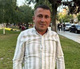 Vücuduna tutunan kene ile yüzük takma merasimine katılan besici, tehlikeyi hiçe sayarak “Keneyi besiye aldık” dedi