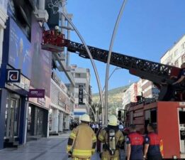 İş merkezindeki yangın büyümeden söndürüldü