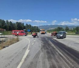 Tokat’ta traktör ile hafif ticari araç çarpıştı: 1’i ağır 5 yaralı