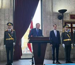 Cumhurbaşkanı Erdoğan başkanlığındaki devlet erkanı, Anıtkabir’i ziyaret etti