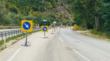 Tokat ile Sivas arasındaki Katmerkaya’da aylardır trafik tek şeritten ilerliyor