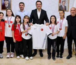 Şampiyonlardan Vali Köklü’ye ziyaret