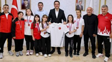 Şampiyonlardan Vali Köklü’ye ziyaret