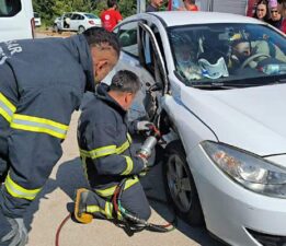 İki otomobilin çarpıştığı kazada 4 kişi yaralandı