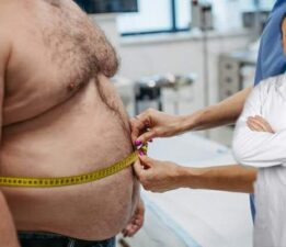Doç. Dr. Celil Uğurlu, “Obezite, basit bir kilo problemi olarak görülmemeli”