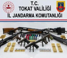 Tokat’ta ruhsatsız silah ve mühimmat ele geçirildi