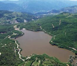 Yıllar sonra tam doluluğa ulaşan Artova Barajı vatandaşların uğrak noktası oldu