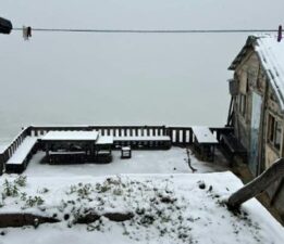Sonbahar mevsiminin ilk karı Kaçkarlar’ı beyaza bürüdü