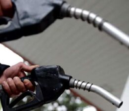 Benzine 4 lira 30 kuruş indirim geldi