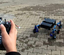 Depremi yaşayan lise öğrencisi arama kurtarma robotu geliştirdi