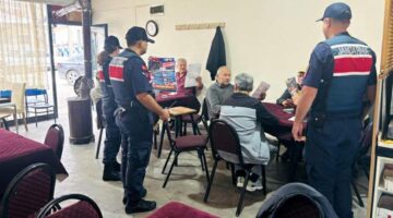 Jandarma çocuklar silahlara ulaşmasın diye köy köy gezip broşür dağıttı
