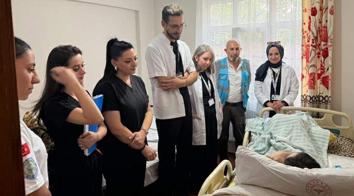 Öğrenciler evde bakım hizmetlerine destek veriyor