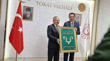 Vali Abdullah Köklü’den, TBMM Başkanvekili Beyazıt’a anlamlı hediye